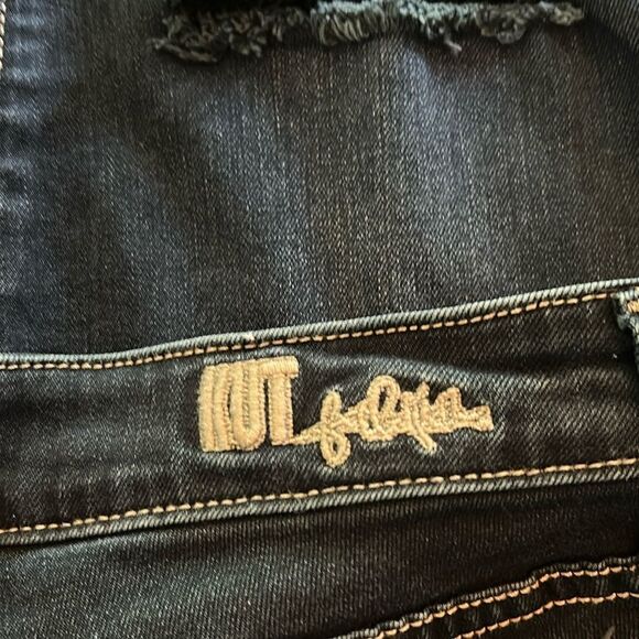 Kut from the Kloth Jeans Modern Fit Skinny
Size 8 distressed on left knee - Picture 12 of 13